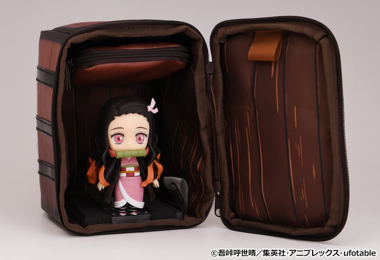 鬼滅の刃 禰豆子を入れて持ち運ぼう 木箱風デザインのおでかけポーチ コミックナタリー
