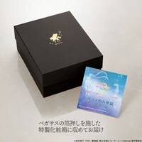 ペガサスが箔押しされた化粧箱。