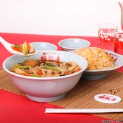 「らんま1/2 猫飯店どんぶり」と「らんま1/2 猫飯店八角皿」の使用イメージ。