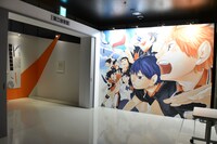 「連載完結記念 ハイキュー!!展」東京会場の様子。