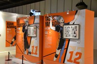 「連載完結記念 ハイキュー!!展」東京会場の様子。