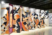 「連載完結記念 ハイキュー!!展」東京会場の様子。