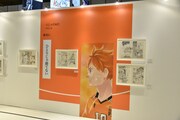 「連載完結記念 ハイキュー!!展」東京会場の様子。