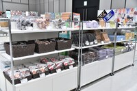 「連載完結記念 ハイキュー!!展」東京会場のグッズ売り場。
