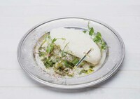 「ベディヴィエールのホワイトオムライス」