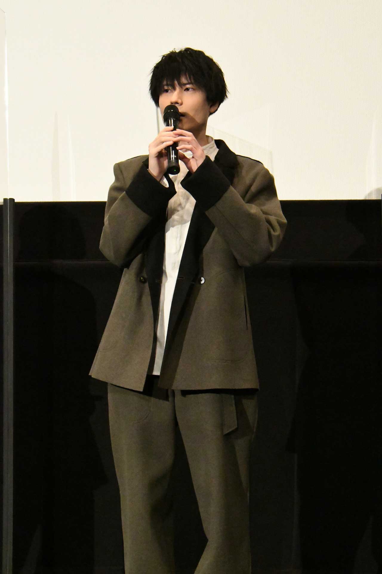 内山昂輝