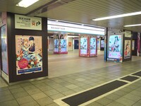 サイネージ広告・ラッピング広告掲出の様子。