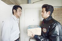映画「ザ・ファブル 殺さない殺し屋」より。