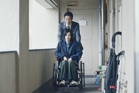 映画「ザ・ファブル 殺さない殺し屋」より。