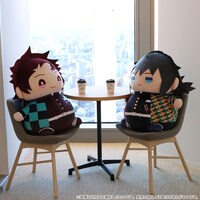 「鬼滅の刃 もっとおっきいまめめいと 竈門炭治郎」（左）、「鬼滅の刃 もっとおっきいまめめいと 冨岡義勇」（右）。