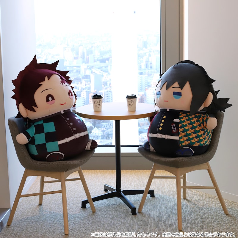 「鬼滅の刃 もっとおっきいまめめいと 竈門炭治郎」（左）、「鬼滅の刃 もっとおっきいまめめいと 冨岡義勇」（右）。