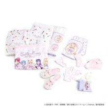 「劇場版『美少女戦士セーラームーンEternal』」と3COINSのコラボグッズ。