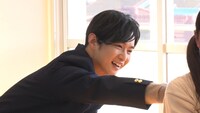 男子高校生に扮した千葉雄大。  (c)TBS