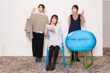 「キャストトーク付き第25話・第26話オンライン先行上映会」より、左から沼倉愛美、岡咲美保、千本木彩花。