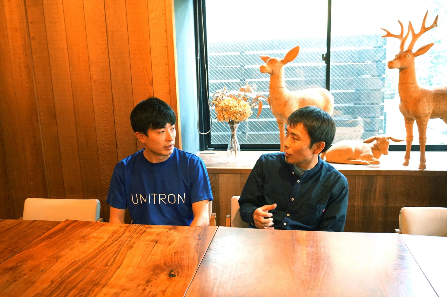 ウミトロン共同創業者の山田雅彦氏（左）と、五十嵐（右）。