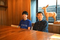 ウミトロン共同創業者の山田雅彦氏（左）と、五十嵐（右）。