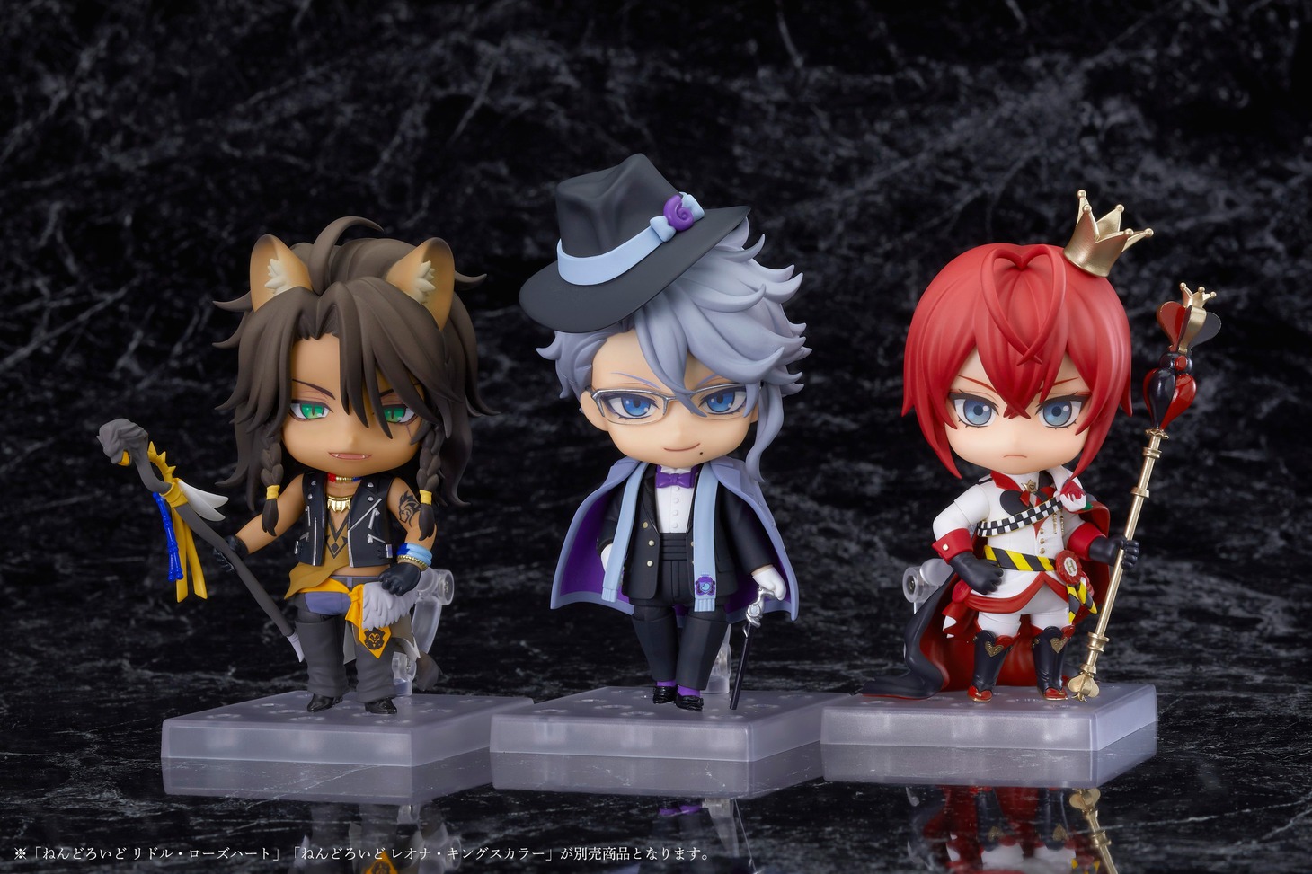 中央が「ねんどろいど アズール・アーシェングロット」。左と右はそれぞれ別売りの「ねんどろいど レオナ・キングスカラー」「ねんどろいど リドル・ローズハート」。