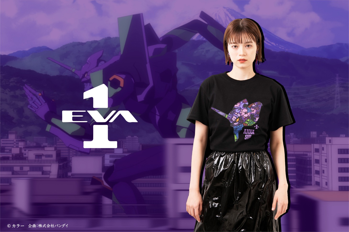 「エヴァンゲリオン×ANNA SUI Tシャツ 初号機」の着用イメージ。
