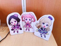 左からデヴィ、ひかり、ルゥのミニキャライラスト。