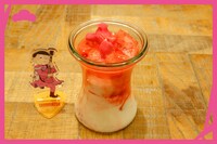 通期メニューの「トド松のドラゴンフルーツヨーグルト」。