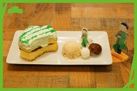 第1弾メニューの「チョロ松の松抹茶パンケーキ」。