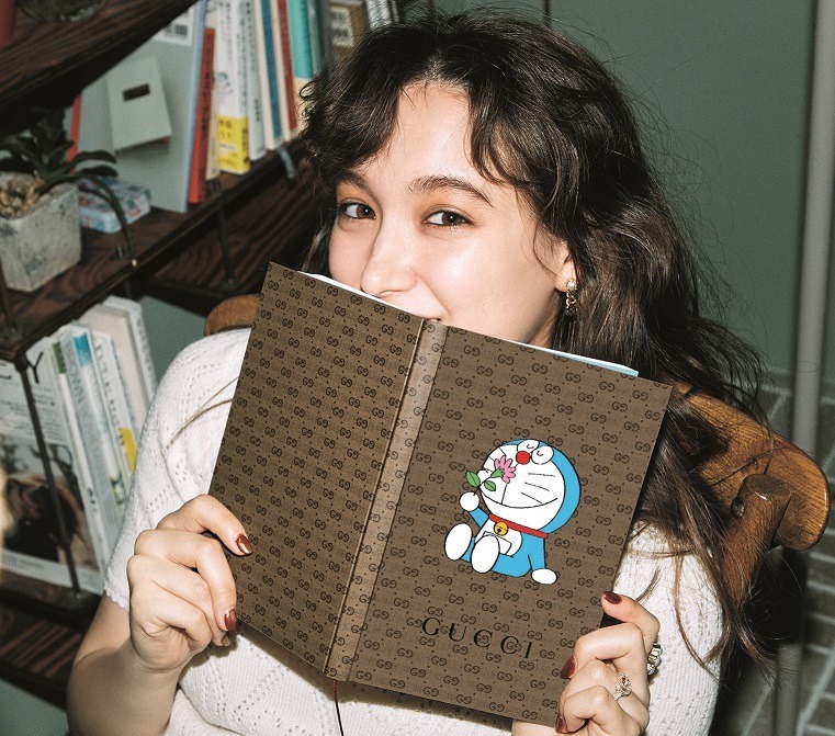 CanCam3月号に付属する「ドラえもん×GUCCI」のコラボノート。