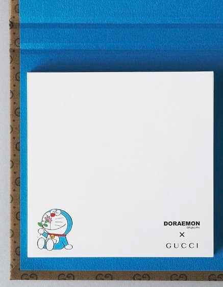 Oggi3月号に付属する「ドラえもん×GUCCI」のハードカバー製メモパッド。