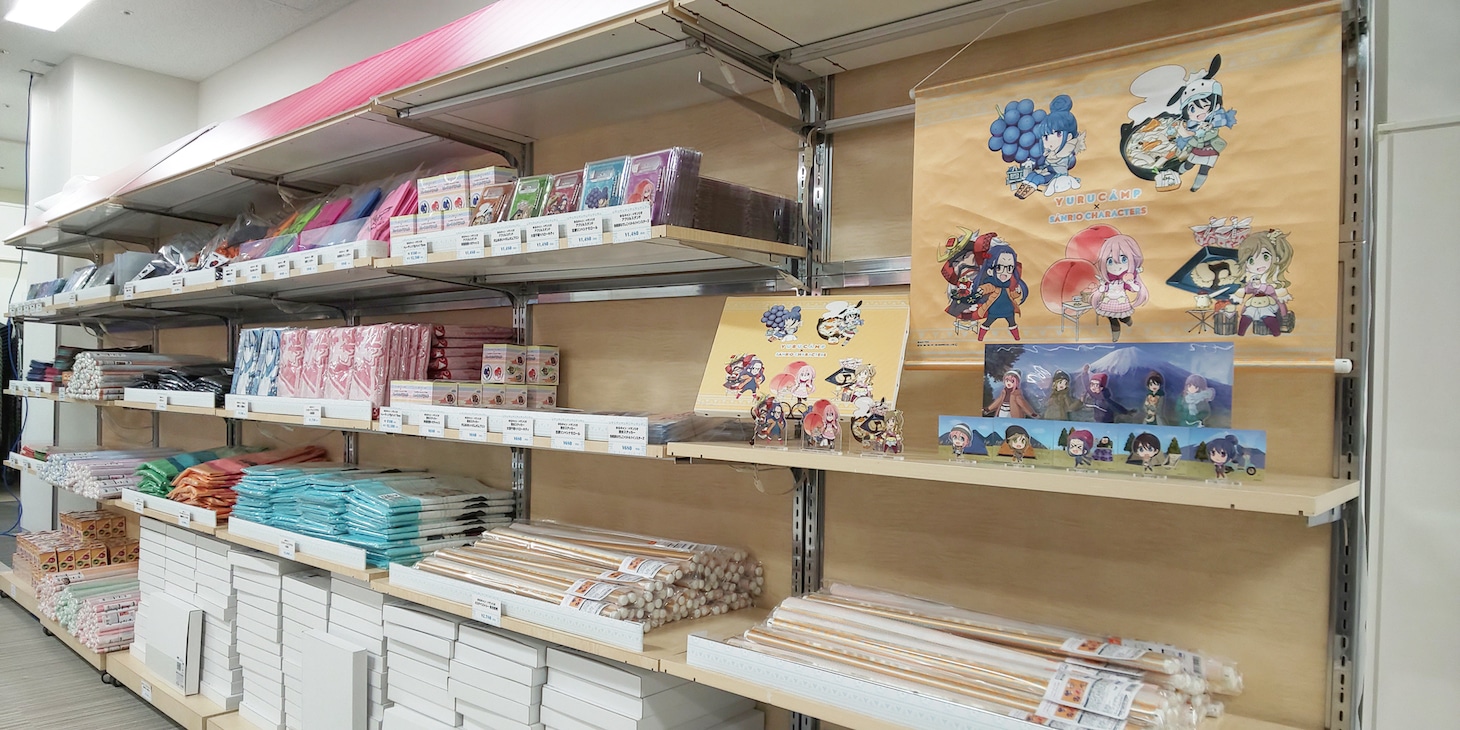 「ゆるキャン△ポップアップショップ あみあみ高原キャンプ場」の様子。