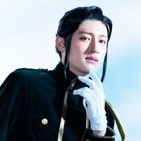 神里優希扮する秋田新幹線。