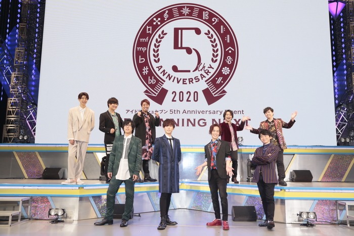 「アイドリッシュセブン 5th Anniversary Event "/BEGINNING NEXT"」公演1日目の様子。上段左から西山宏太朗、広瀬裕也、木村昴、近藤隆、保志総一朗。下段左から白井悠介、増田俊樹、小野賢章、阿部敦。
