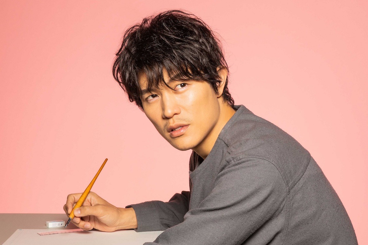 鈴木亮平扮する刈部清一郎。 (c)フジテレビ