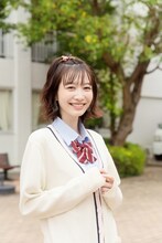 岡本夏美扮する遠藤あゆみ。 (c)2021「ハニーレモンソーダ」製作委員会 (c)村田真優/集英社