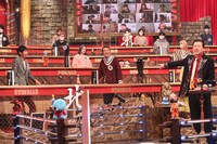 アンガールズとMCの佐藤二朗。(c)フジテレビ