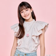 「キュアサマー トロピカルプリティコスメセット」に付属する「プリティアミュレット」の使用イメージ。