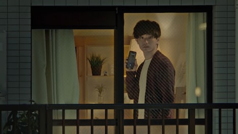 稲岡和佐「アイテルシー」テレビCMより。 (c)稲岡和佐/集英社