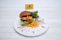 渋谷店限定メニューの「Fling Posse～ハンバーガー～」。