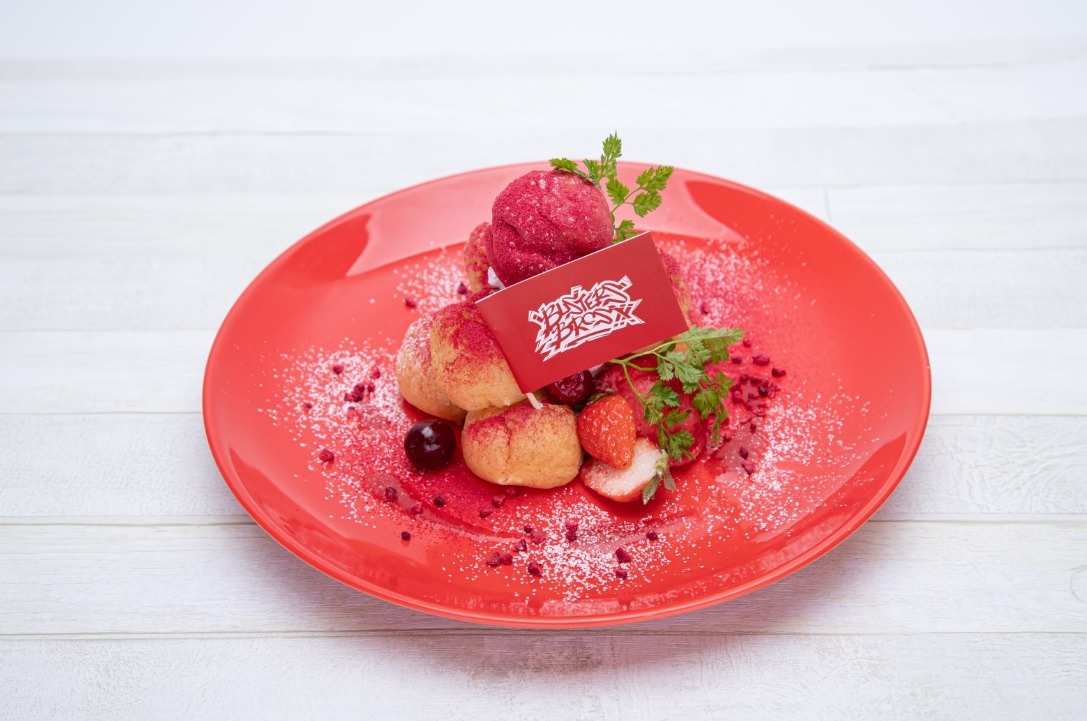 池袋店限定メニューの「Buster Bros!!!～クロカンブッシュ～」。