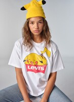 「POKEMON BEANIE　PIKACHU」「POKEMON UNISEX TEE SLEEPING PIKACHU WHITE」着用イメージ