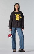「POKEMON UNISEX CREW HAPPY PIKACHU CAVIAR」「POKEMON POKEBALL X-BODY」着用イメージ