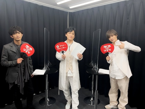 左から津田健次郎、森田成一、岡本信彦。