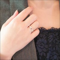 獅子王司シルバーリングを指にはめた様子。