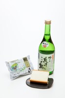 「酒ケーキ 風の又三郎」と「純米吟醸 吟ぎんが」。