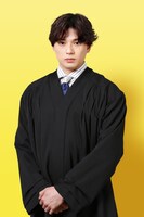 新田真剣佑演じる石倉文太。