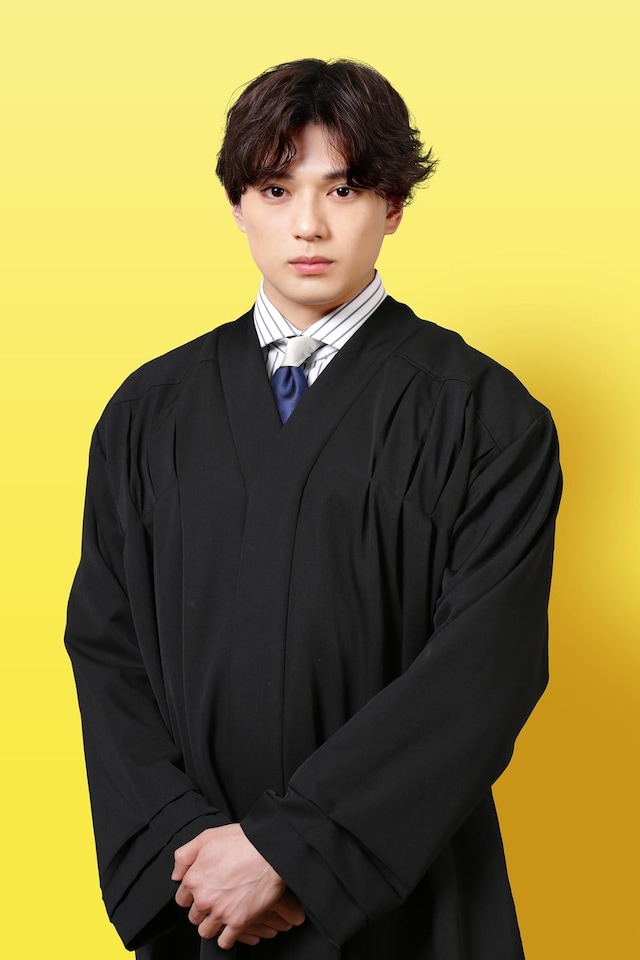 新田真剣佑演じる石倉文太。