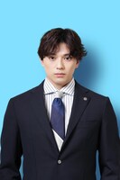 新田真剣佑演じる石倉文太。