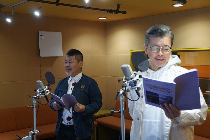 収録の様子。左から藤村忠寿、嬉野雅道。