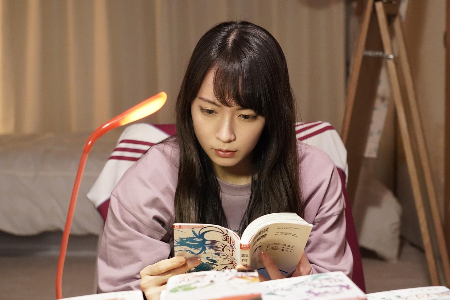 吉岡里帆扮する久遠あいこ。 (c)フジテレビ