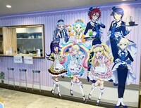 「だいあinアイドルタイムプリパラ」カフェの内装。