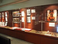 「戦と拳願仕合 ケンガンアシュラ原画×神田明神コレクションコラボ展」の展示の様子。