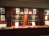 「戦と拳願仕合 ケンガンアシュラ原画×神田明神コレクションコラボ展」の展示の様子。